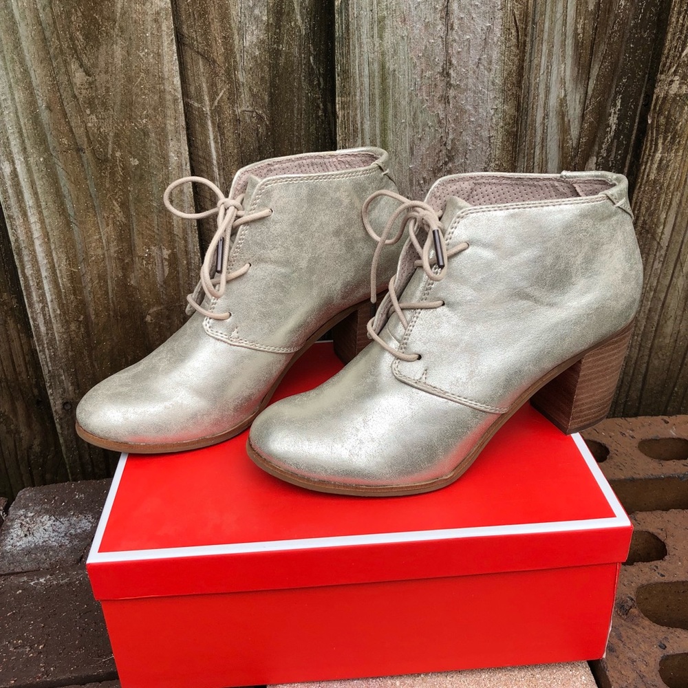 TOMS Lunata Lace Up in Silver